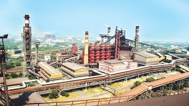 ఉక్కు ఉద్యోగుల జీతాల్లో కోత!