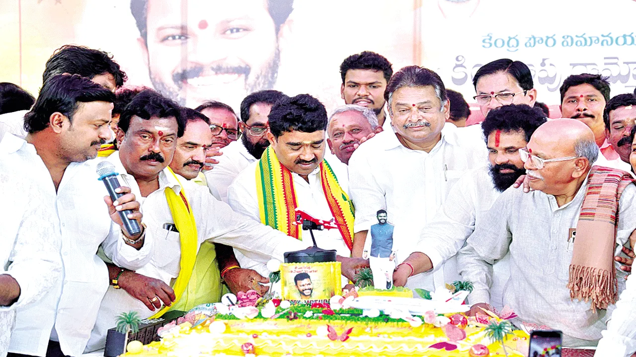 ఘనంగా కేంద్రమంత్రి రామ్మోహన్‌ పుట్టినరోజు