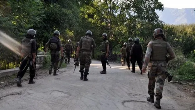 Search Operation in J and K: జమ్మూకశ్మీర్‌లో మళ్లీ ఉగ్రవాదుల కదలికలు.. భారీ సెర్చ్ ఆపరేషన్