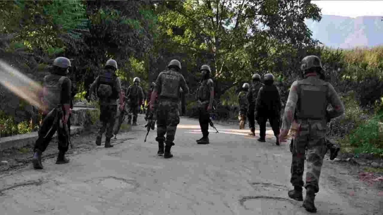 Search Operation in J and K: జమ్మూకశ్మీర్‌లో మళ్లీ ఉగ్రవాదుల కదలికలు.. భారీ సెర్చ్ ఆపరేషన్