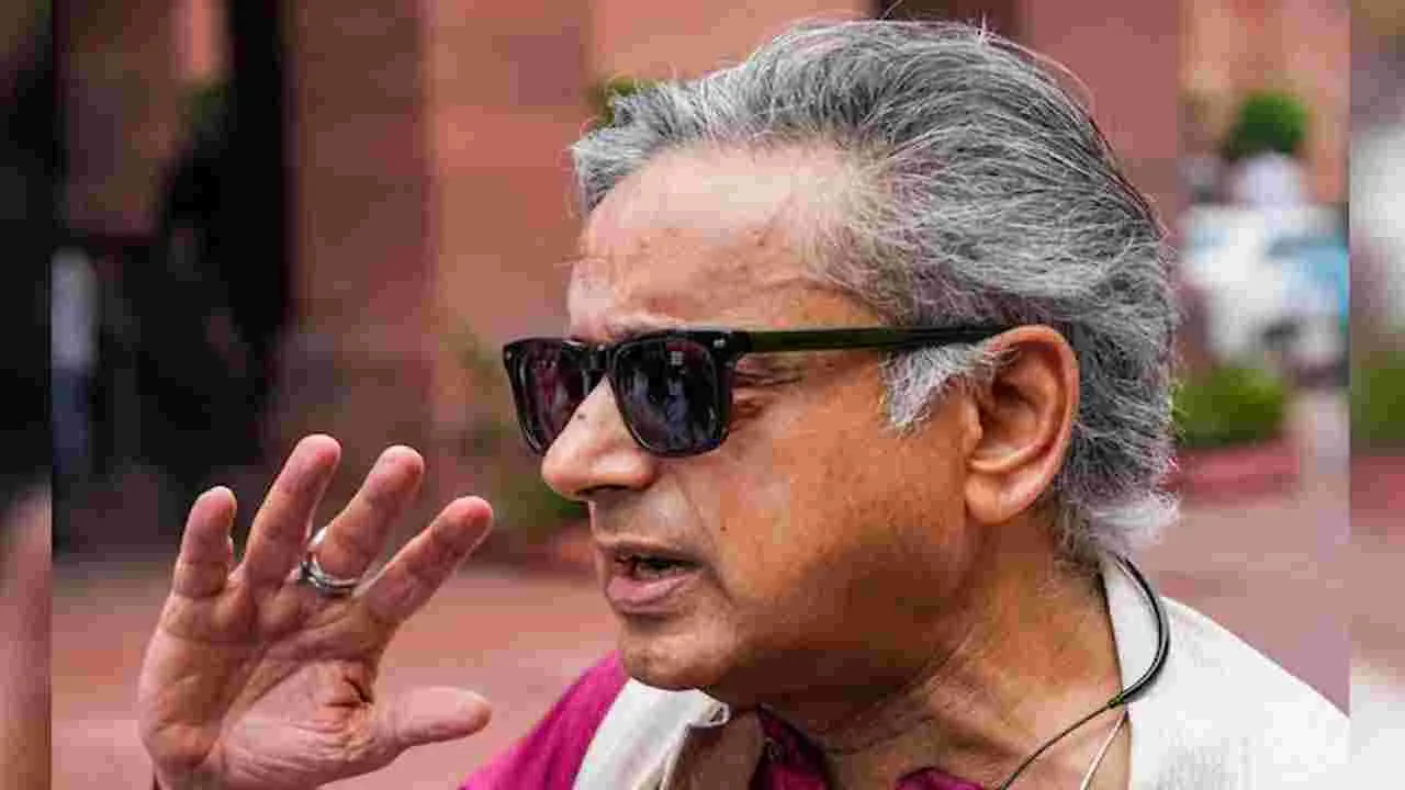 Shashi Tharoor: కాంగ్రెస్ కీలక సమావేశాలకు శశిధరూర్ గైర్హాజర్.. వరుసగా రెండోసారి