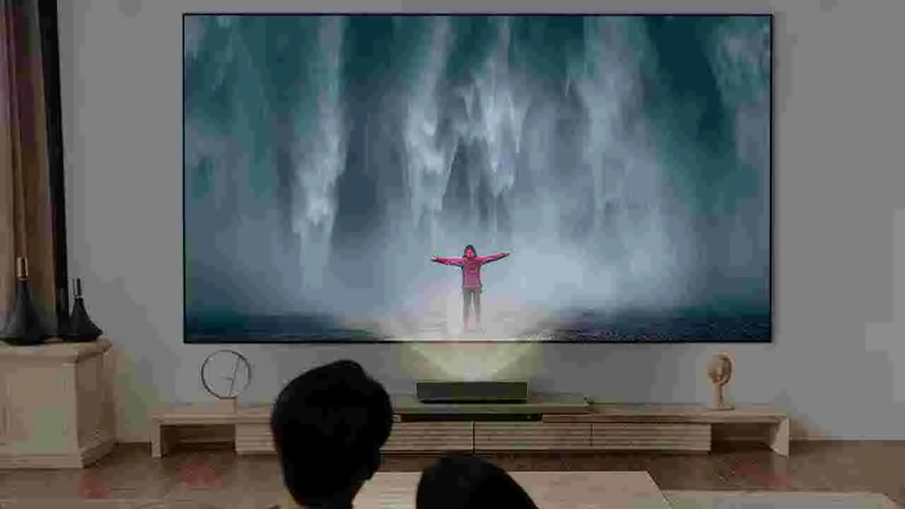 Smart Projectors: స్మార్ట్ ప్రొజెక్టర్ల హవా.. ఇంట్లోనే సినిమాకు వెళ్లిన ఫీలింగ్