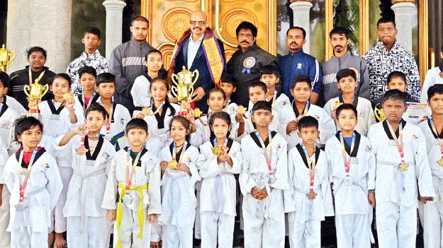 తైక్వాండో విజేతలకు టీజీ అభినందన 