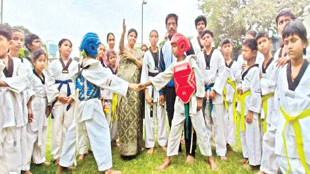 మార్షల్‌ ఆర్ట్స్‌ను సాధన చేయాలి 