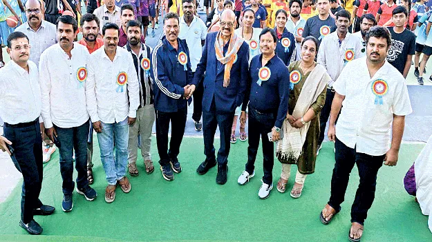 బాస్కెట్‌ బాల్‌ టోర్నమెంట్‌ ప్రారంభం