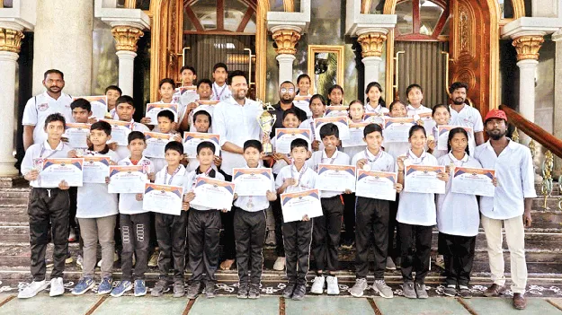 25 స్వర్ణ, 22 రజత పతకాలు 