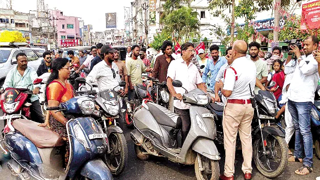 రోడ్డు ప్రమాదాల నివారణకు సహకరించాలి