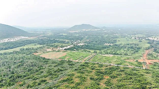 గూగుల్‌కు భూ సేకరణలో బ్రోకర్‌ మాయాజాలం!