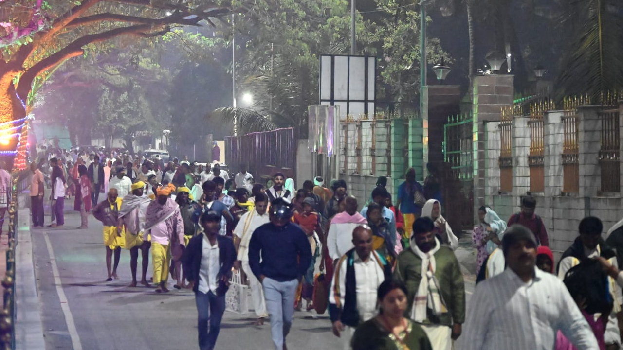 తిరుమలలో పెరిగిన భక్తుల రద్దీ