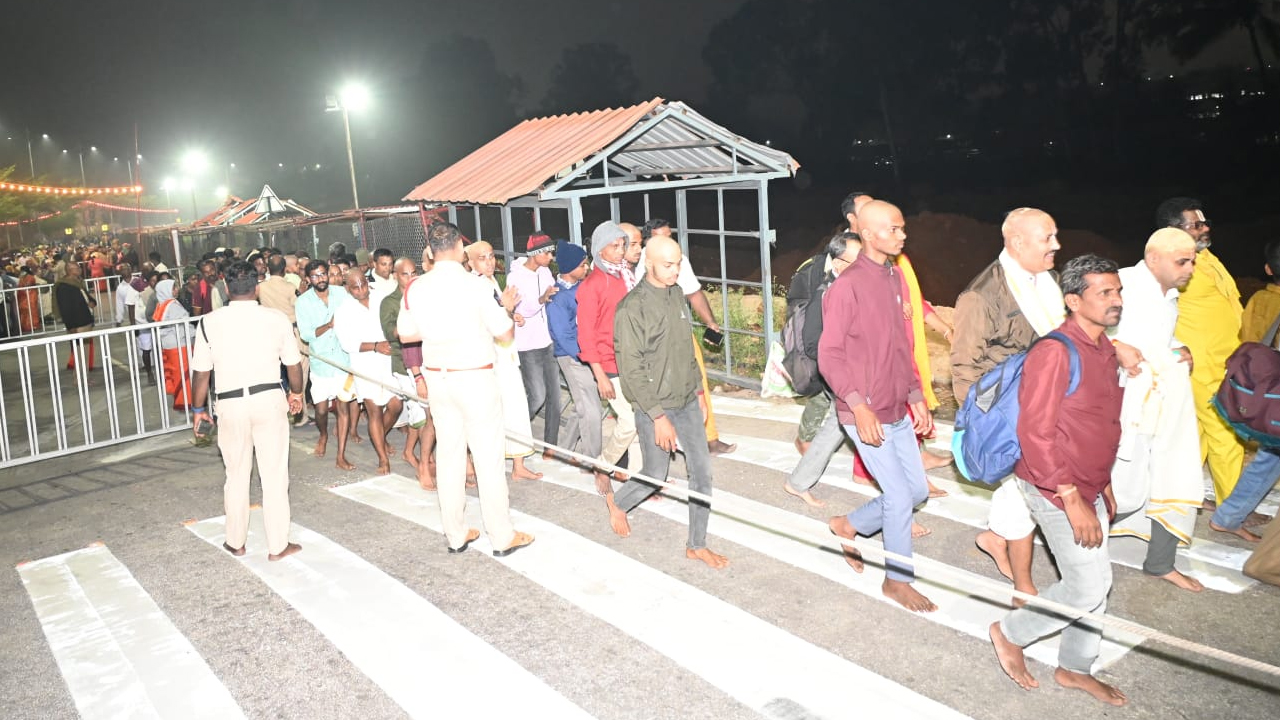 తిరుమలలో పెరిగిన భక్తుల రద్దీ