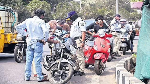 అర్ధరాత్రి వేళా చలానాల యావే!