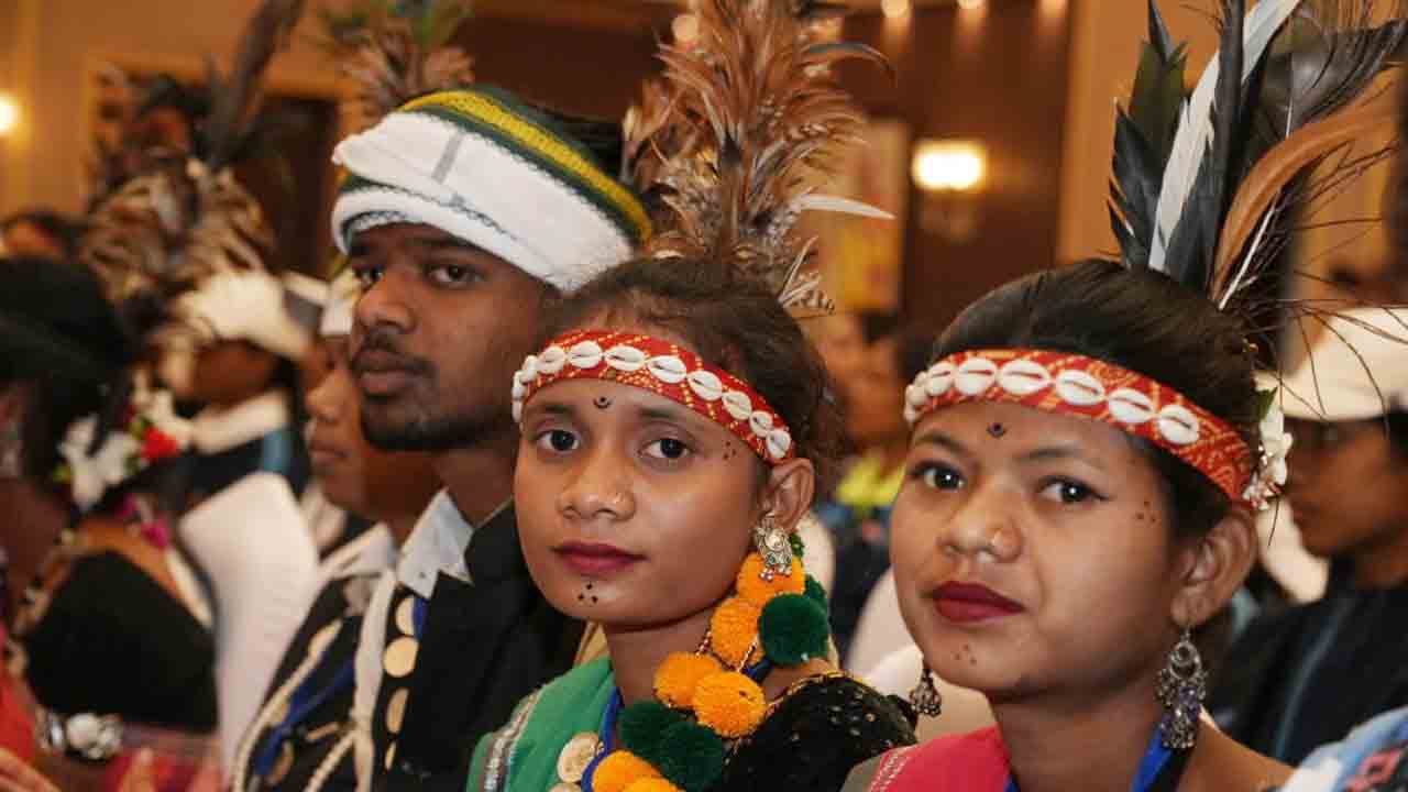 Governor Jishnu Dev Varma: రాజ్‌భవన్‌‌లో గిరిజన యువతకు అవార్డులు అందజేసిన గవర్నర్  జిష్ణుదేవ్ వర్మ