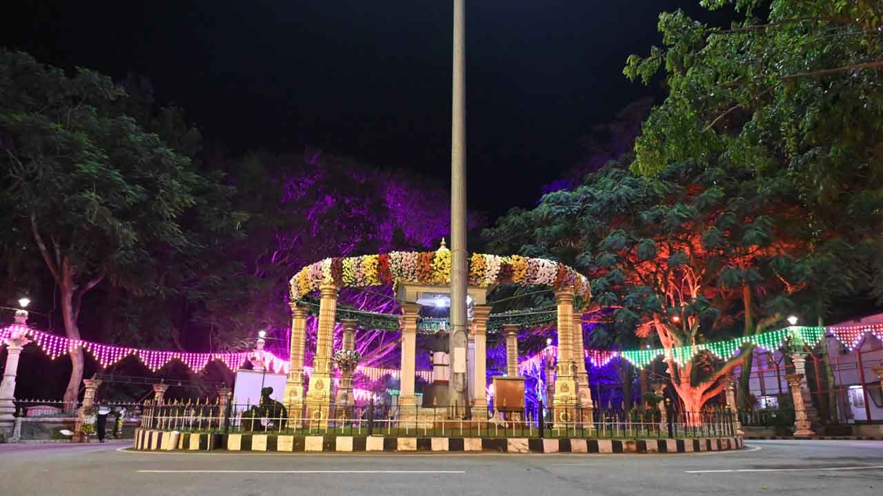 వైకుంఠ ఏకాదశి కోసం ముస్తాబవుతున్న తిరుమల..