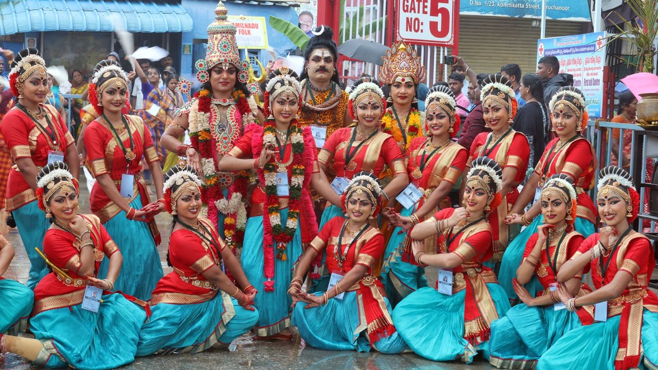 Tirupati Pedda Sesha Vahanam: పెద్దశేష వాహనంపై పరమపద నాధుడు అలంకారంలో సిరులతల్లి