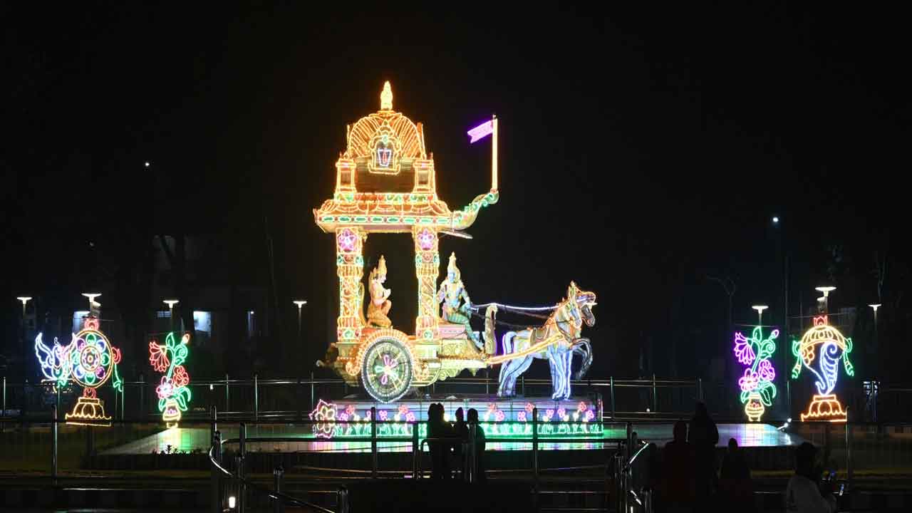 వైకుంఠ ఏకాదశి కోసం ముస్తాబవుతున్న తిరుమల..