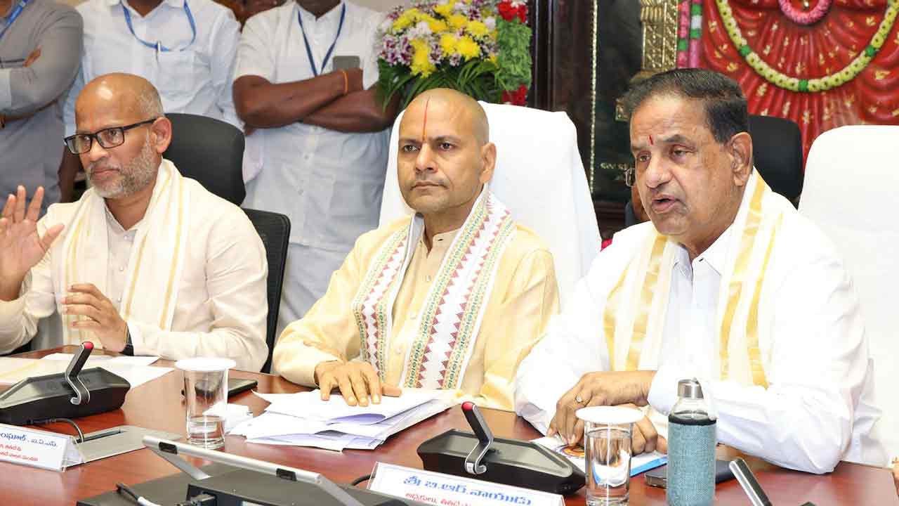 Vaikunta Ekadasi: వైకుంఠ ఏకాదశిపై టీటీడీ కీలక నిర్ణయం: చైర్మన్ బీఆర్ నాయుడు