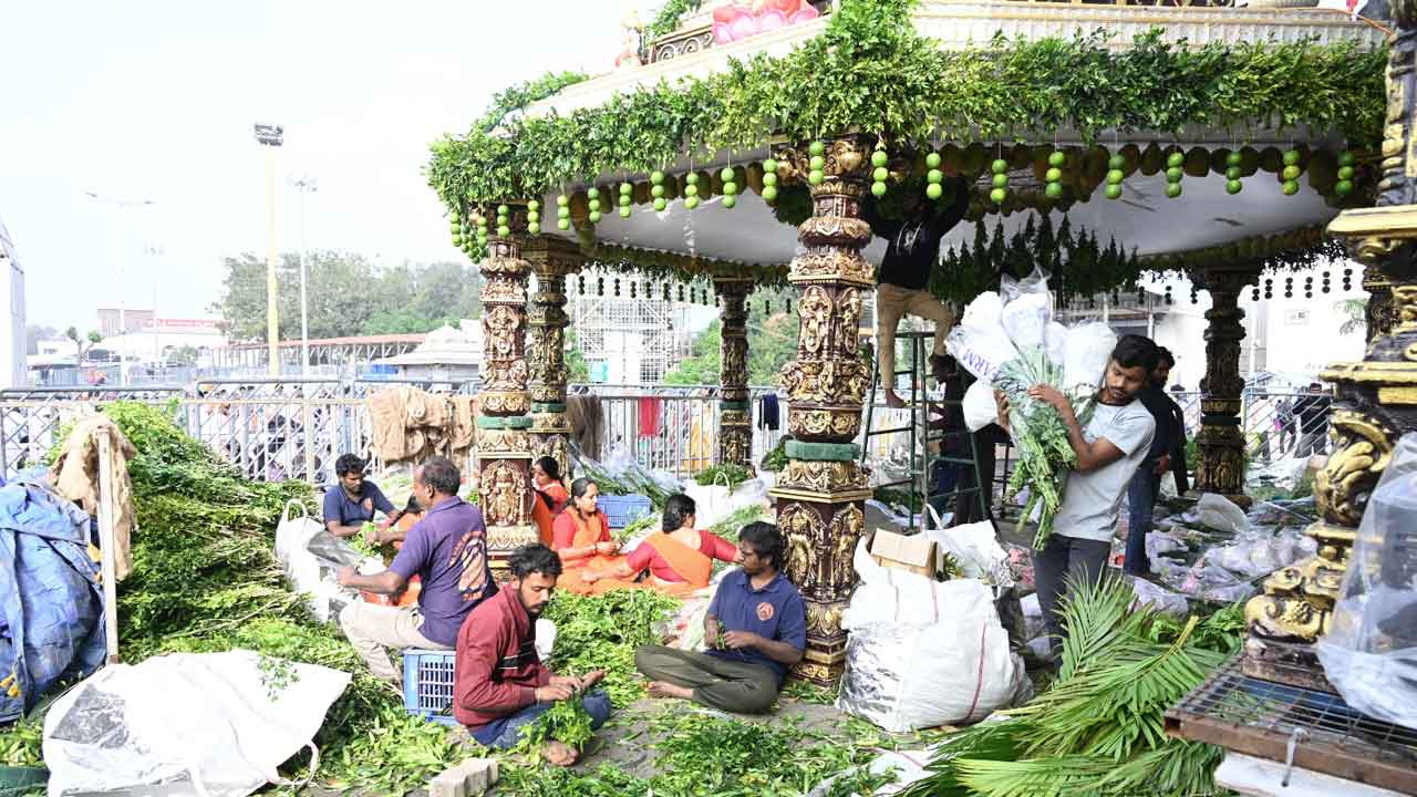 వైకుంఠ ఏకాదశి కోసం ముస్తాబవుతున్న తిరుమల..