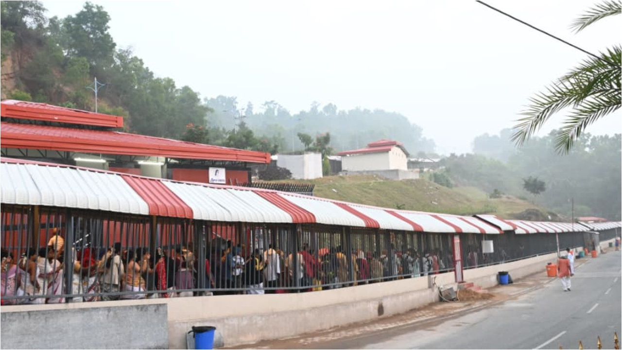 తిరుమలలో సామాన్యులకు వైకుంఠ ద్వారా దర్శనాలు