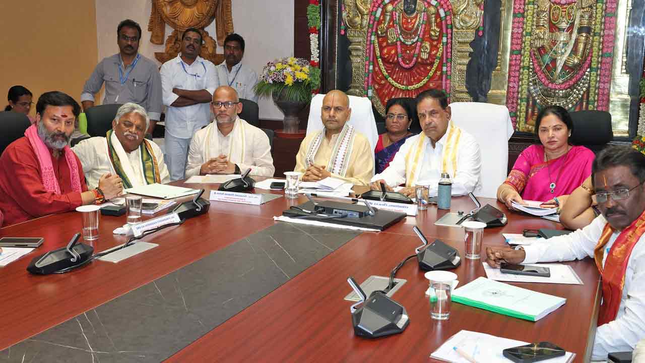 Vaikunta Ekadasi: వైకుంఠ ఏకాదశిపై టీటీడీ కీలక నిర్ణయం: చైర్మన్ బీఆర్ నాయుడు