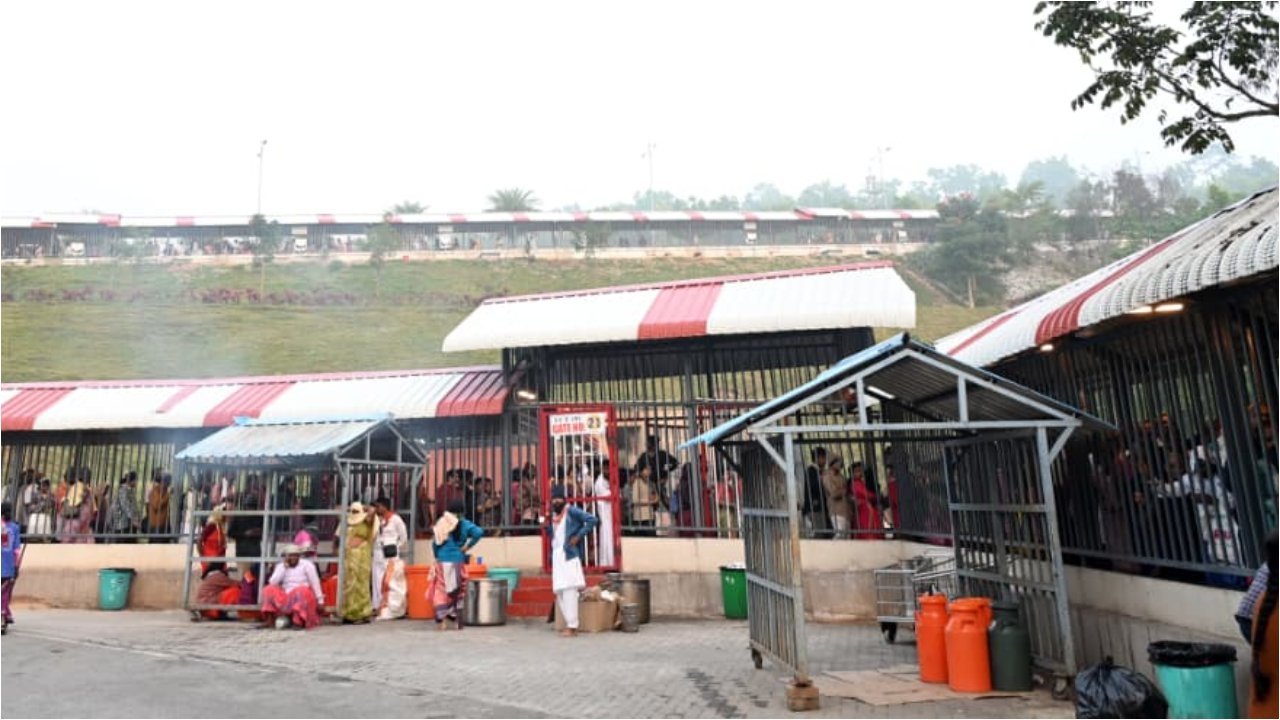 తిరుమలలో సామాన్యులకు వైకుంఠ ద్వారా దర్శనాలు