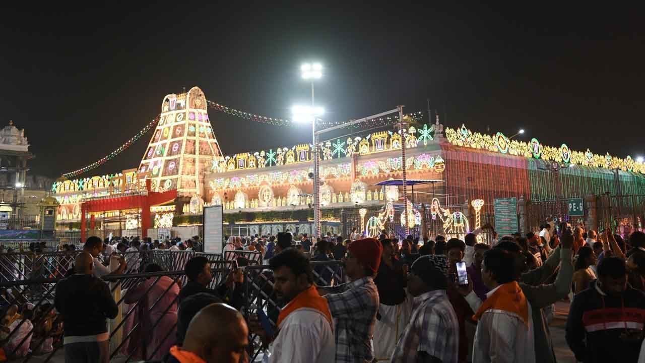 వైకుంఠ ఏకాదశి కోసం ముస్తాబవుతున్న తిరుమల..
