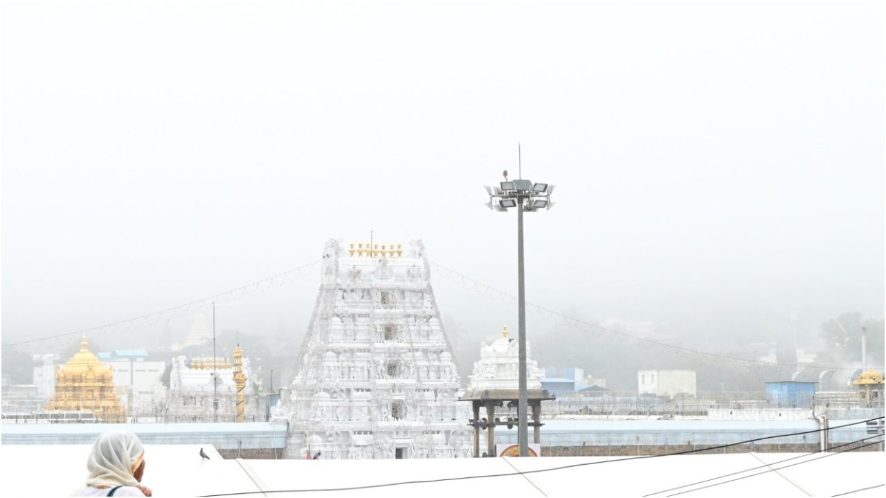 తిరుమలలో జోరు వర్షం.. భక్తుల తీవ్ర ఇబ్బందులు