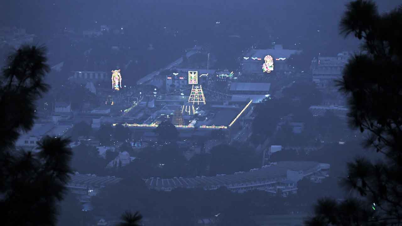 వైకుంఠ ఏకాదశి కోసం ముస్తాబవుతున్న తిరుమల..