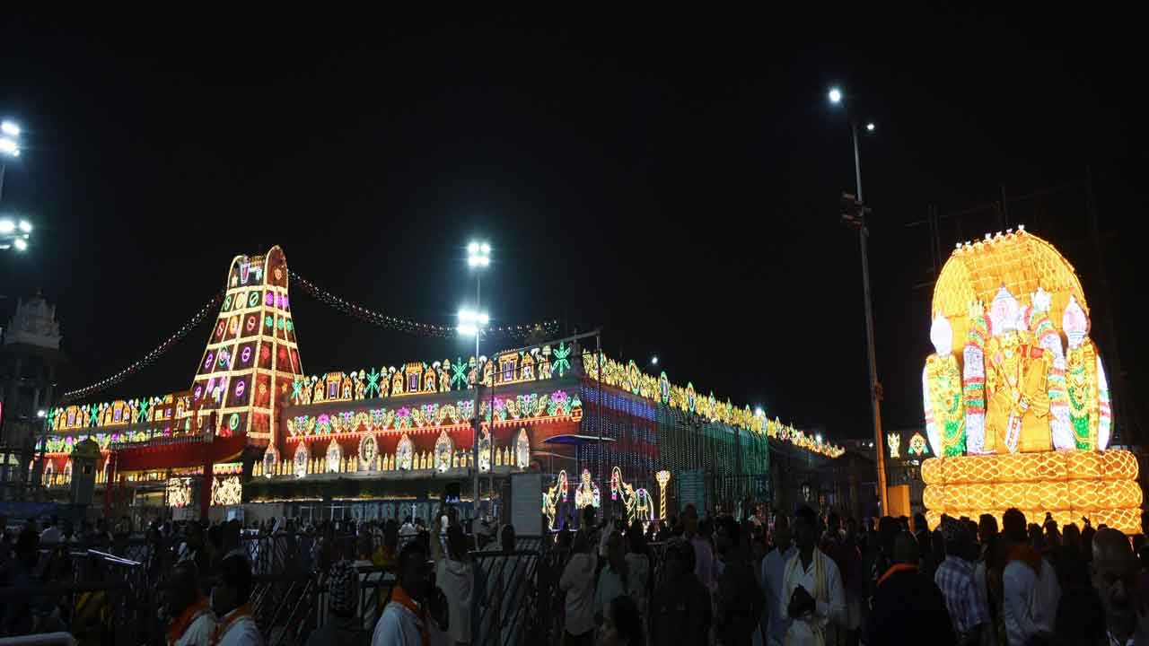 వైకుంఠ ఏకాదశి కోసం ముస్తాబవుతున్న తిరుమల..