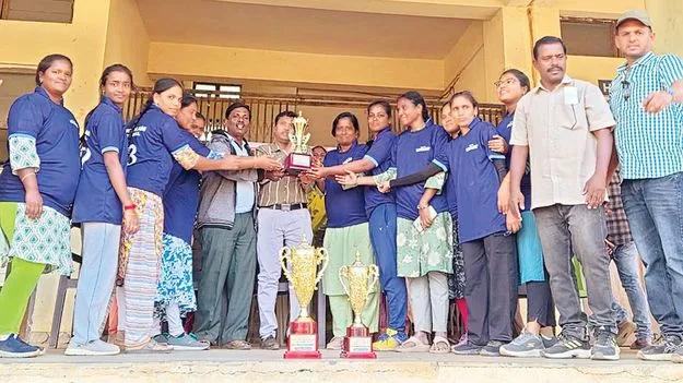 త్రో బాల్‌ పోటీల్లో కౌతాళం జట్టు విజయం