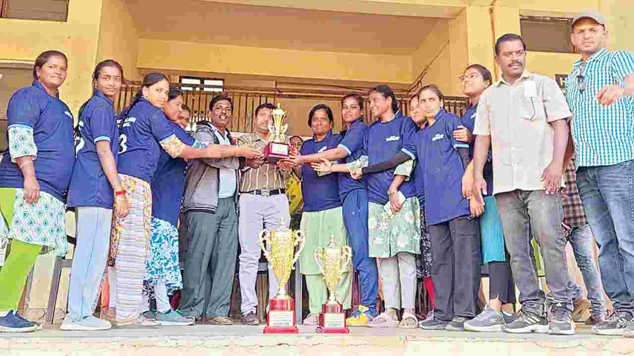 త్రో బాల్‌ పోటీల్లో కౌతాళం జట్టు విజయం