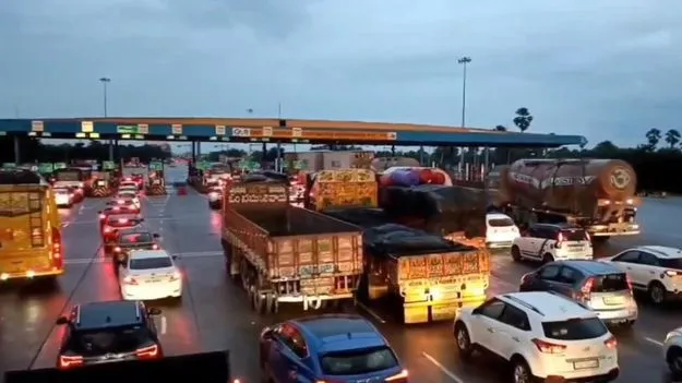 Makar Sankranti 2026 : టోల్ వసూళ్లను నిలిపేయండి.. కేంద్రమంత్రికి టీడీపీ ఎంపీ విజ్ఞప్తి..