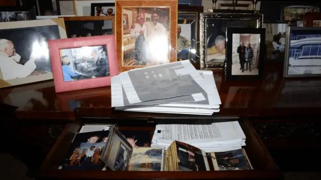 Epstein Files: విమర్శలకు వెనక్కుతగ్గిన అమెరికా న్యాయశాఖ.. ట్రంప్ ఫొటోల పునరుద్ధరణ