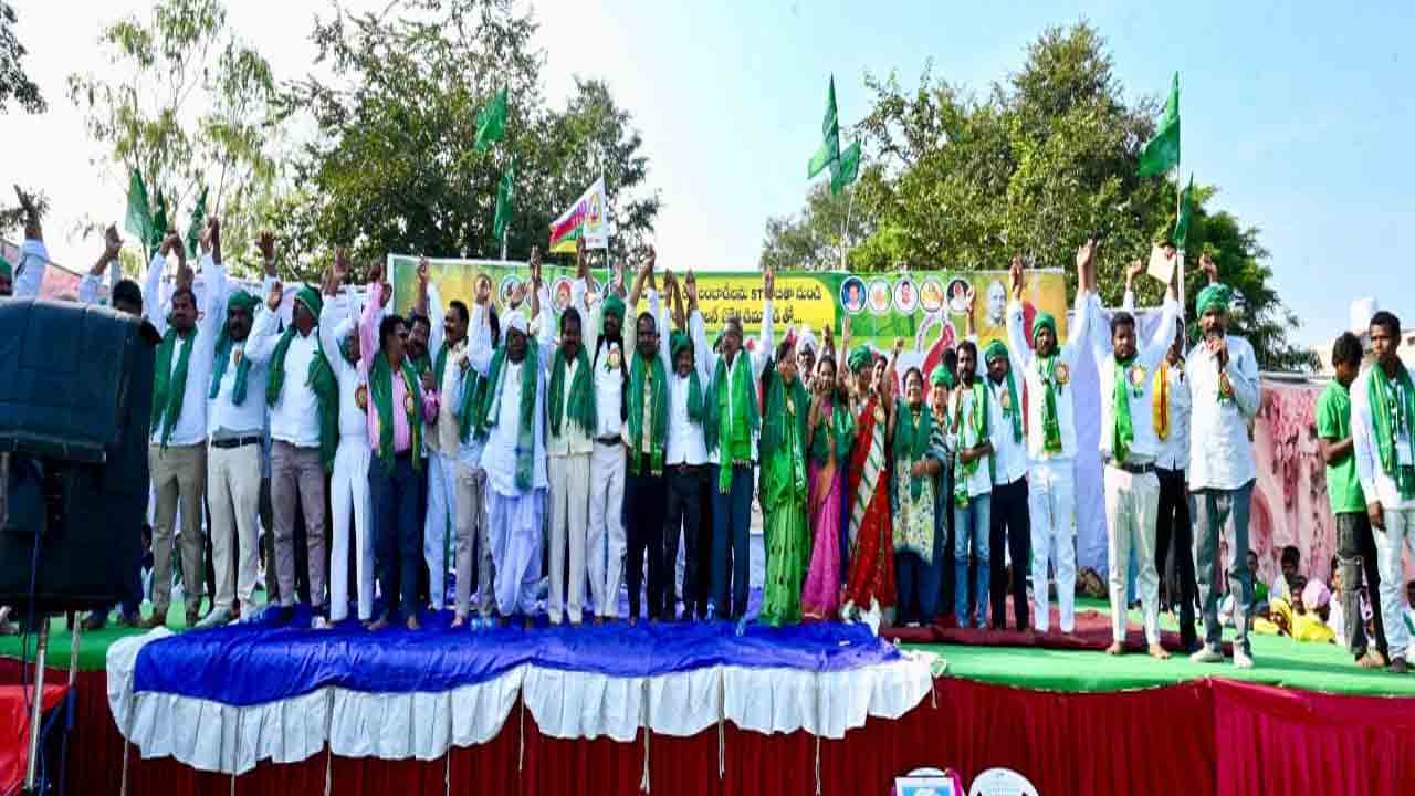 Tribals Dharma Yddham In Utnoor: ధర్మ యుద్ధం బహిరంగ సభకు పోటెత్తిన ఆదివాసీలు