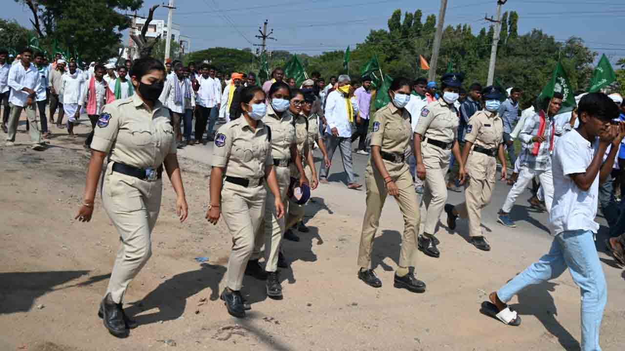 Tribals Dharma Yddham In Utnoor: ధర్మ యుద్ధం బహిరంగ సభకు పోటెత్తిన ఆదివాసీలు