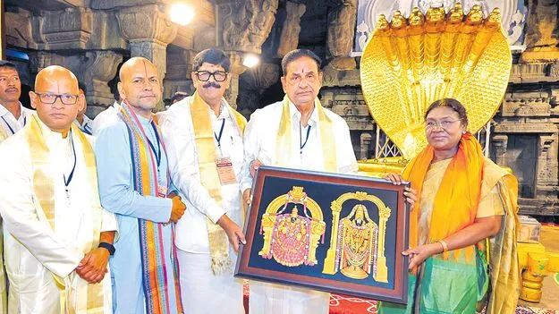 Tirumala: శ్రీవారి సేవలో రాష్ట్రపతి ద్రౌపది ముర్ము