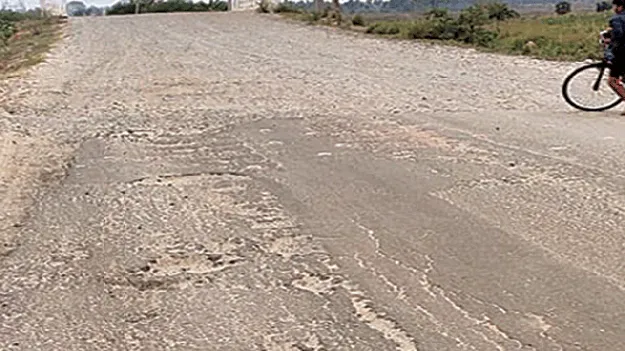 పలాస రోడ్డు పనుల్లో అవకతవకలు