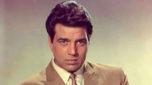 Dharmendra Latest News: ధర్మేంద్ర మరణం.. శ్మశానానికి చేరుకుంటున్న ప్రముఖులు.