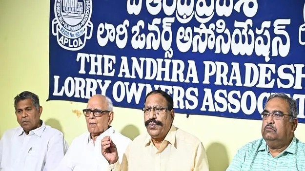 Lorry Owners Association: ఫిట్‌నెస్‌ చార్జీలు తగ్గించండి..