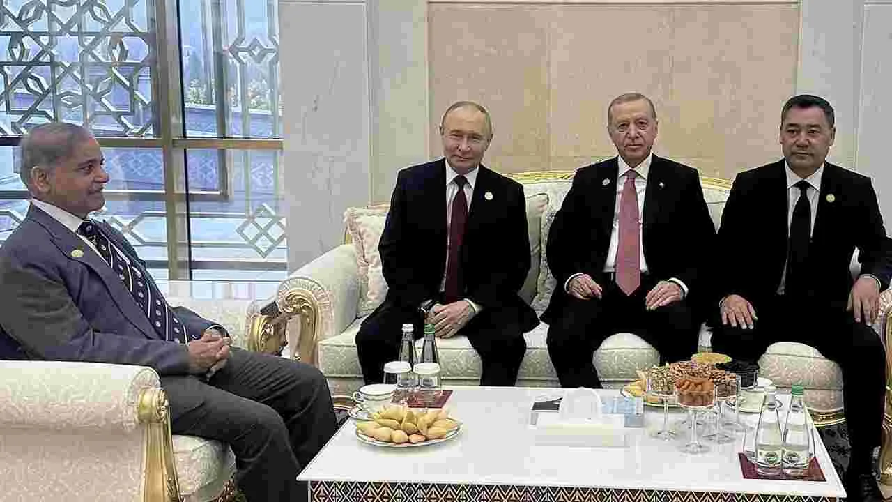 Pakistan PM Shehbaz Sharif: పాక్ ప్రధానికి ఘోర అవమానం.. 40 నిమిషాలు వెయిట్ చేసినా..