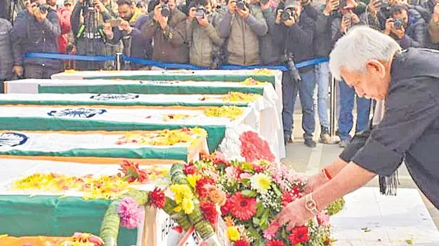 Naugaw Police Station Blast: శాంపిల్‌ తీస్తుండగా పేలుడు 