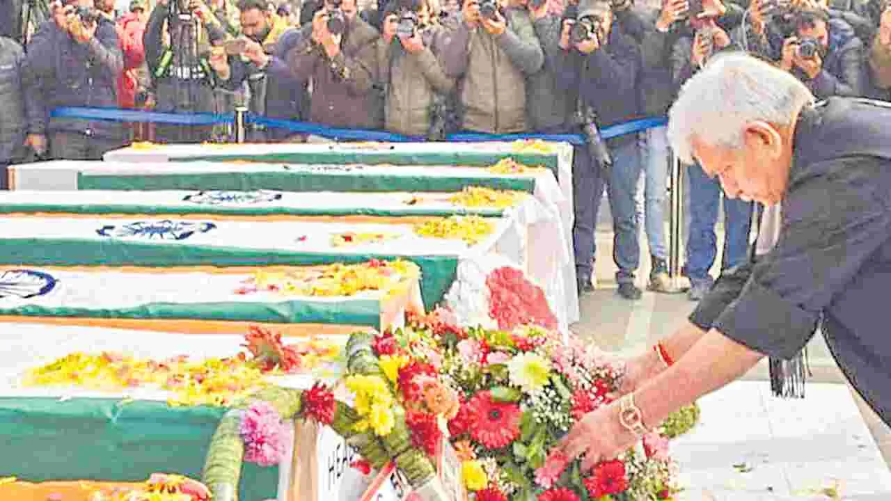 Naugaw Police Station Blast: శాంపిల్‌ తీస్తుండగా పేలుడు 