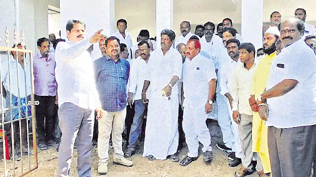 అభివృద్ధి కనిపించకుంటే కళ్లద్దాలు పెట్టుకోండి