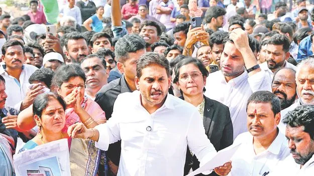 Y S Jagan Supporters: అన్న వస్తే అరాచకమే