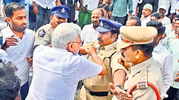 Guntur: మెడికల్‌ కాలేజీలపై వైసీపీ ర్యాలీలు 
