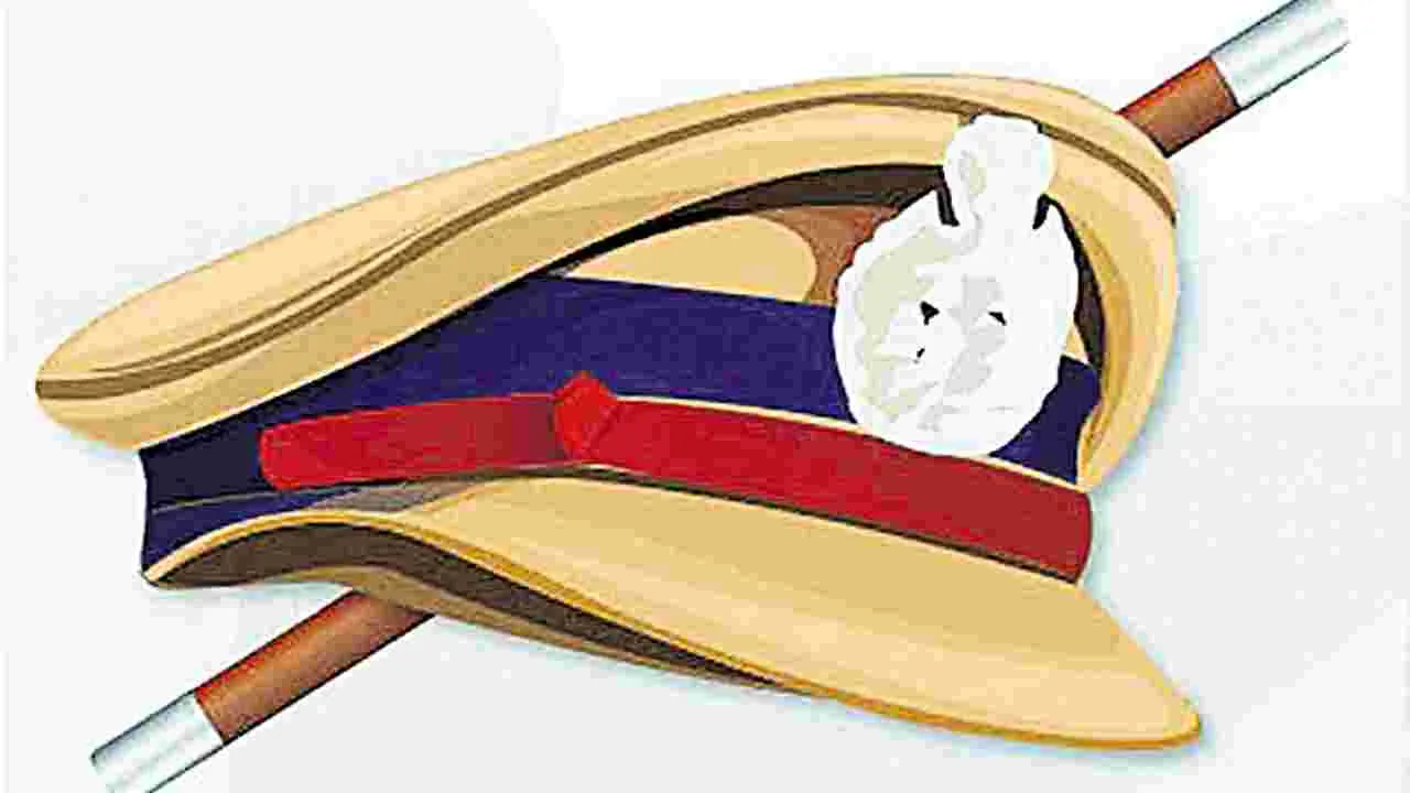 Andhra Pradesh Police: కాగితాలతో ఖాకీల కుస్తీ