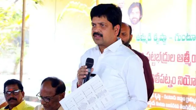 సమాజాన్ని నాశనం చేసేవారికి జగన్‌ దన్ను: కొల్లు 