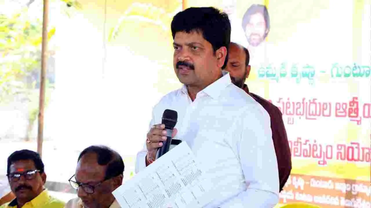 సమాజాన్ని నాశనం చేసేవారికి జగన్‌ దన్ను: కొల్లు 