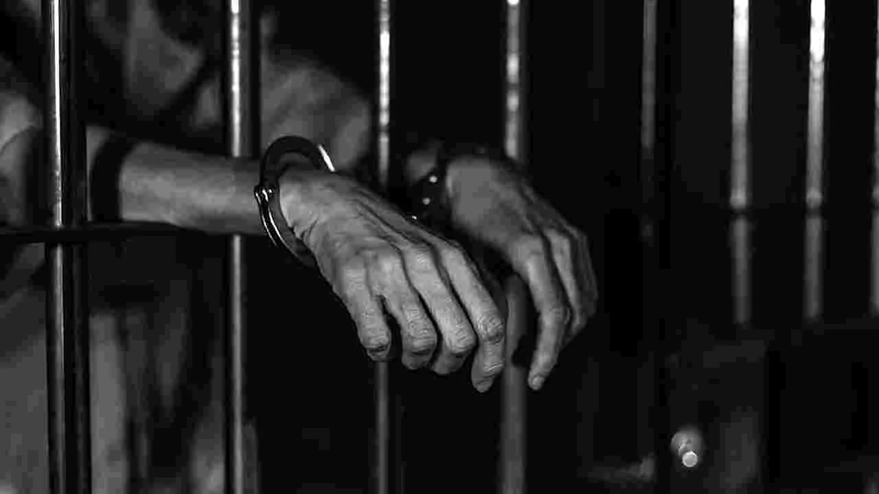 Andhra Pradesh Prisons: జైళ్లలో తీర్పులేని జీవితాలు