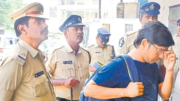 SIT Investigation: సైబర్‌ దొంగల్లా లిక్కర్‌ ముఠా