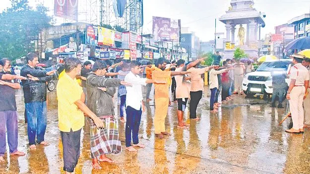 Andhra Pradesh Police: తాట తీస్తున్నారు